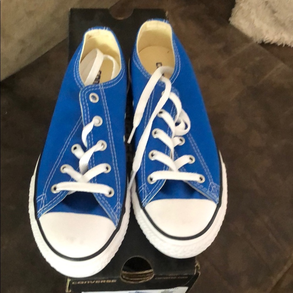 NEW in box converse size 2